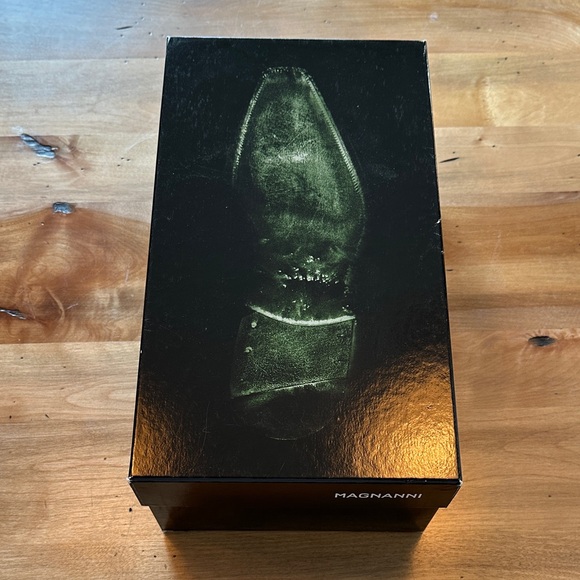 Magnanni Men's Rich Brown Oxfords - Picture 8 of 8